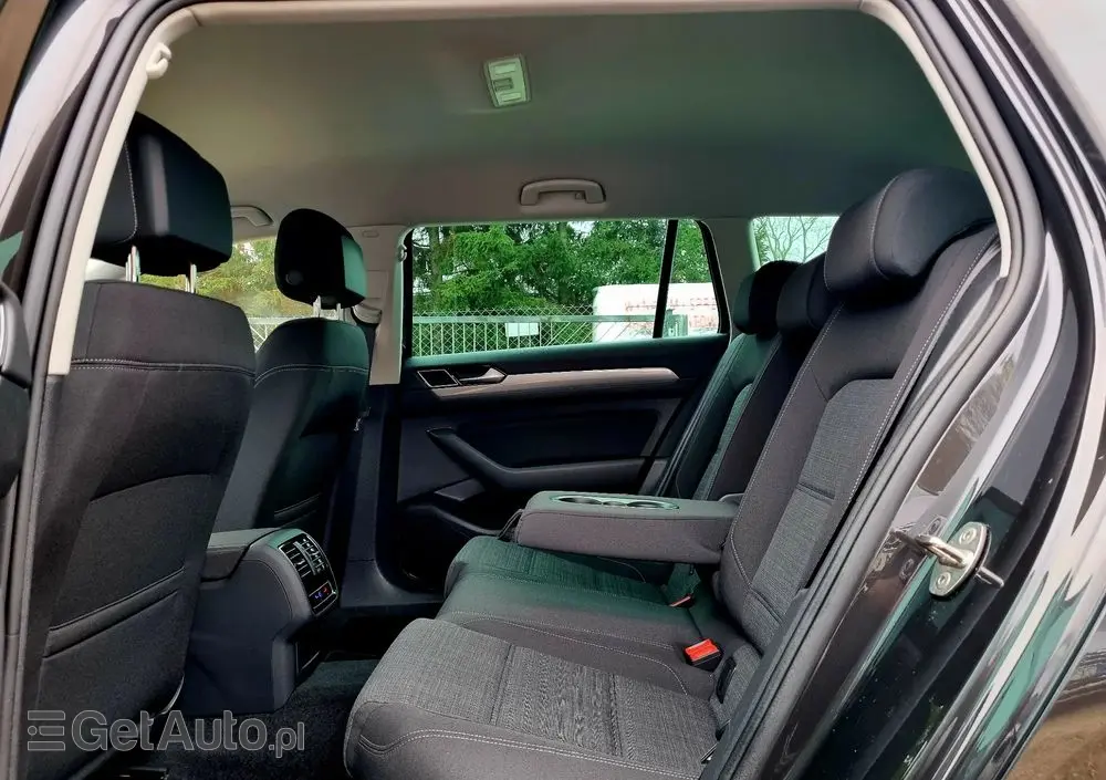 VOLKSWAGEN Passat Variant 1.5 TSI OPF DSG Business
