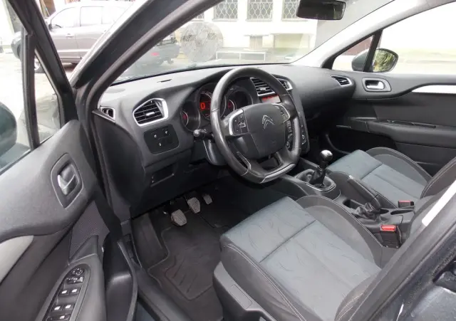 CITROËN C4 1.6 VTi Attraction