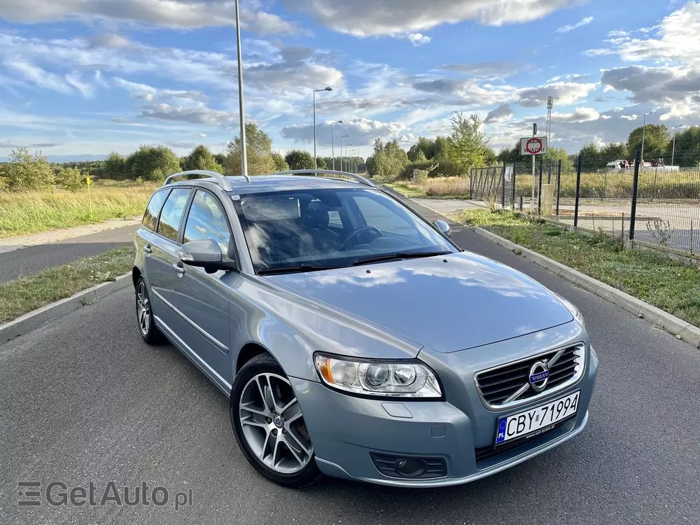 VOLVO V50 