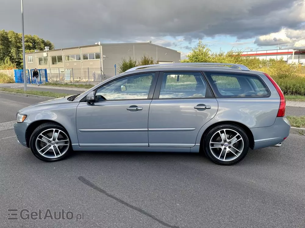 VOLVO V50 