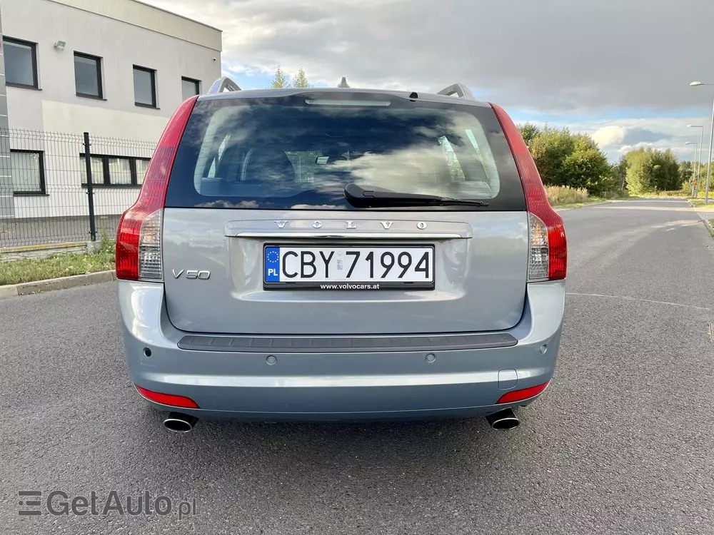 VOLVO V50 