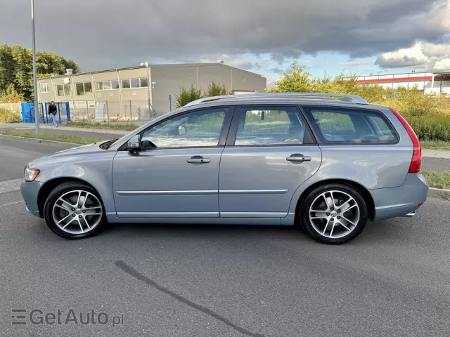 VOLVO V50 
