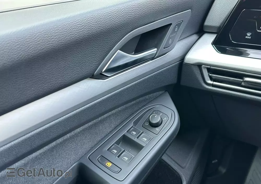 VOLKSWAGEN Golf VIII 1.0 TSI Life