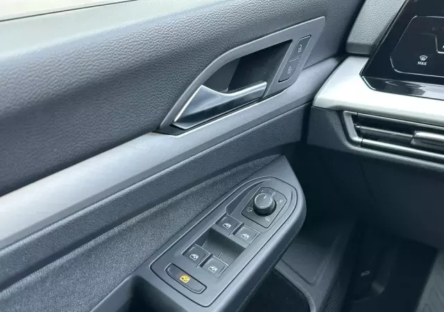 VOLKSWAGEN Golf VIII 1.0 TSI Life