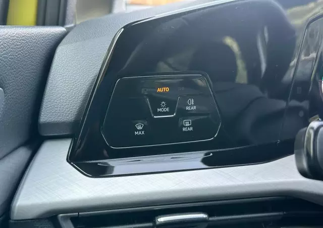 VOLKSWAGEN Golf VIII 1.0 TSI Life