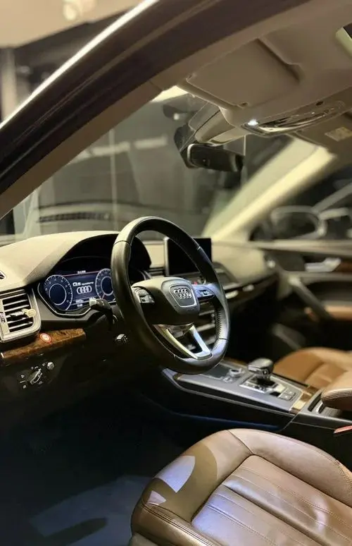 AUDI Q5 