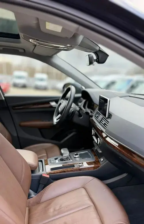 AUDI Q5 