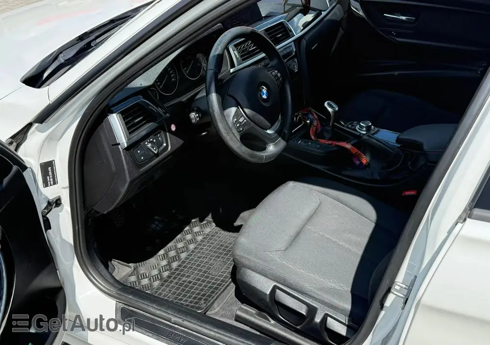 BMW Seria 3 318d M Sport Shadow