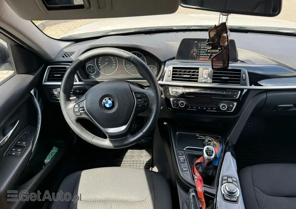 BMW Seria 3 318d M Sport Shadow