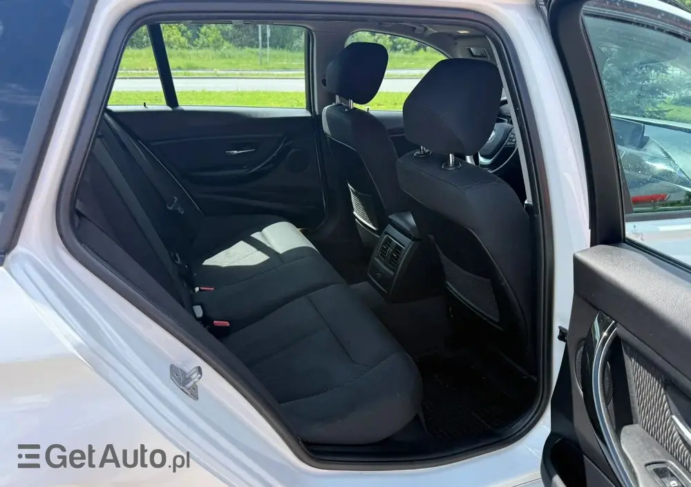 BMW Seria 3 318d M Sport Shadow