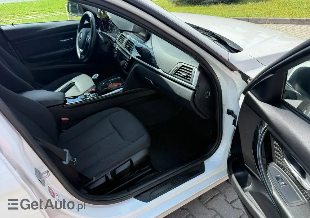BMW Seria 3 318d M Sport Shadow