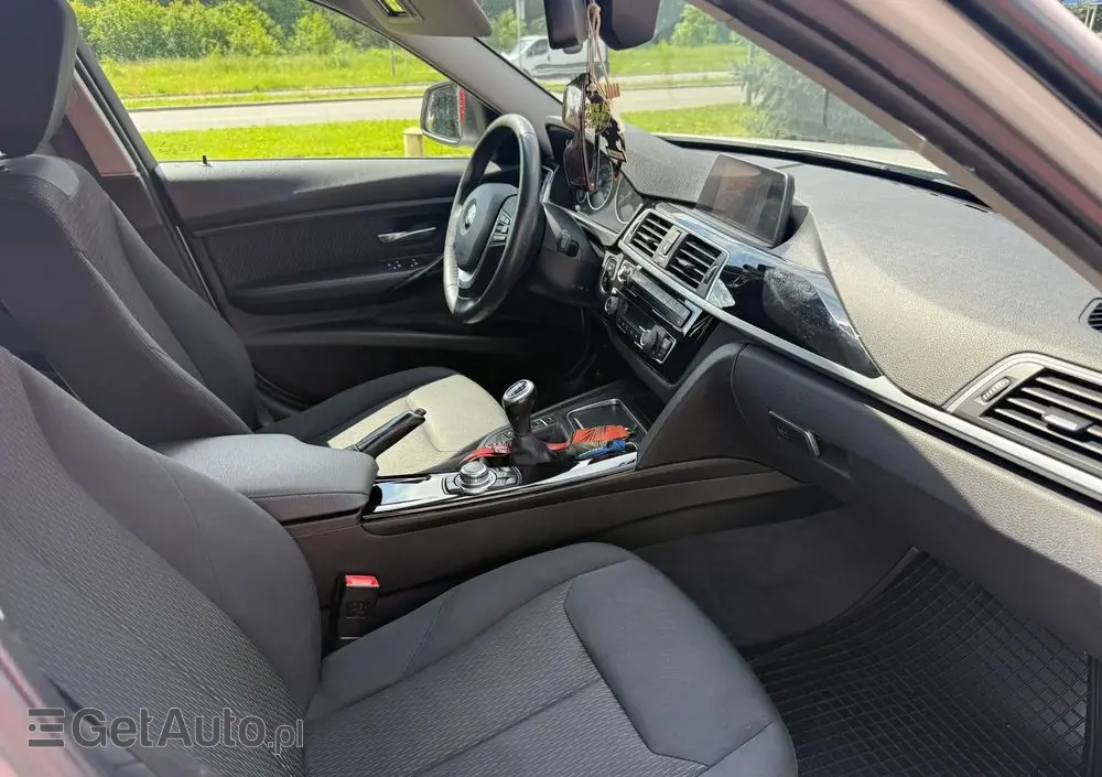 BMW Seria 3 318d M Sport Shadow