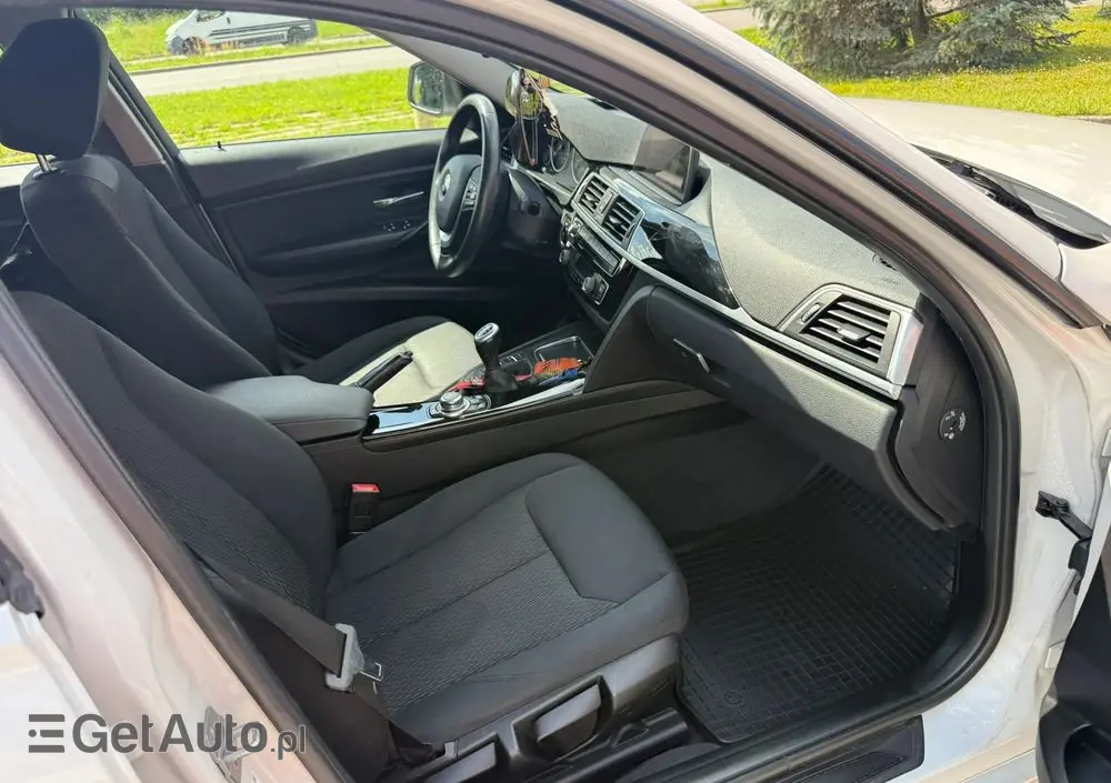 BMW Seria 3 318d M Sport Shadow