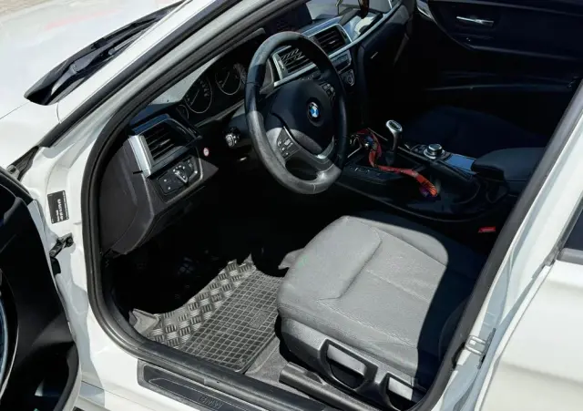 BMW Seria 3 318d M Sport Shadow