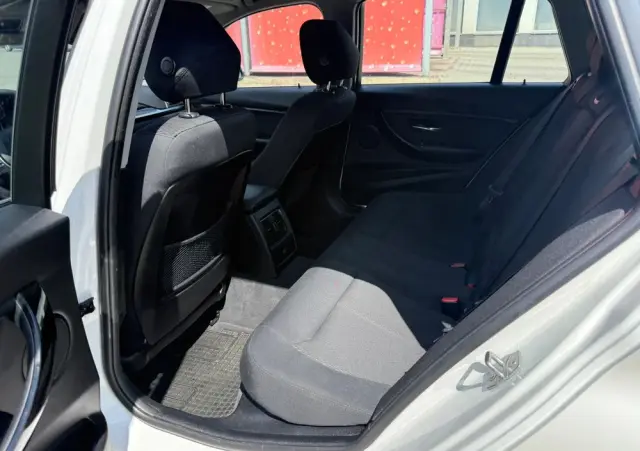 BMW Seria 3 318d M Sport Shadow