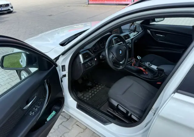 BMW Seria 3 318d M Sport Shadow