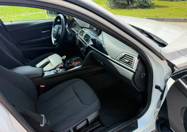 BMW Seria 3 318d M Sport Shadow