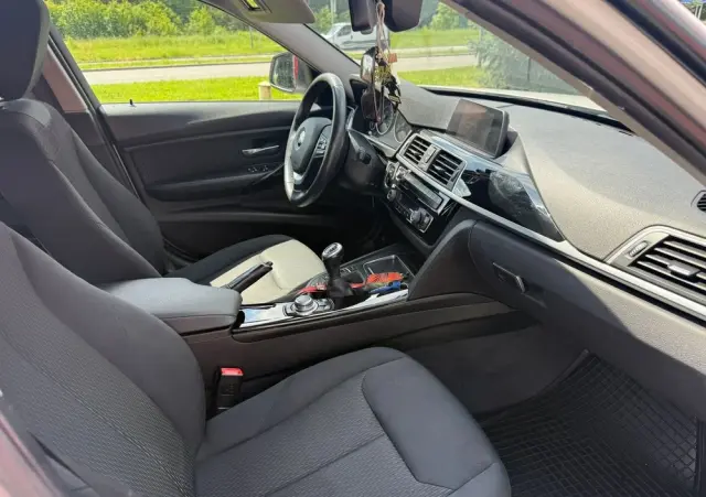BMW Seria 3 318d M Sport Shadow