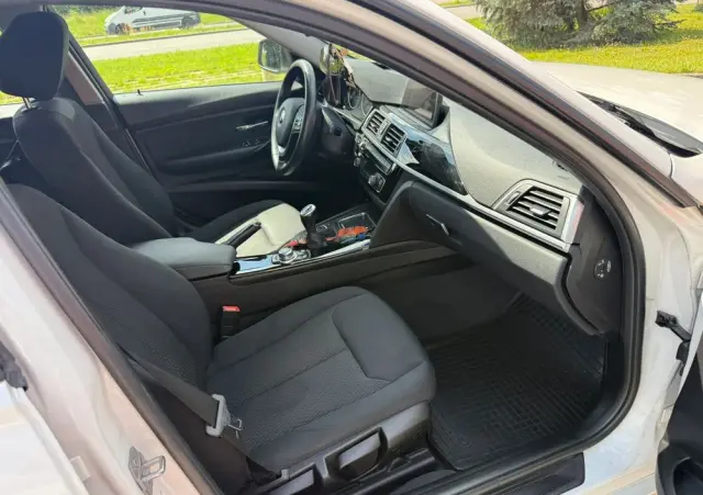 BMW Seria 3 318d M Sport Shadow