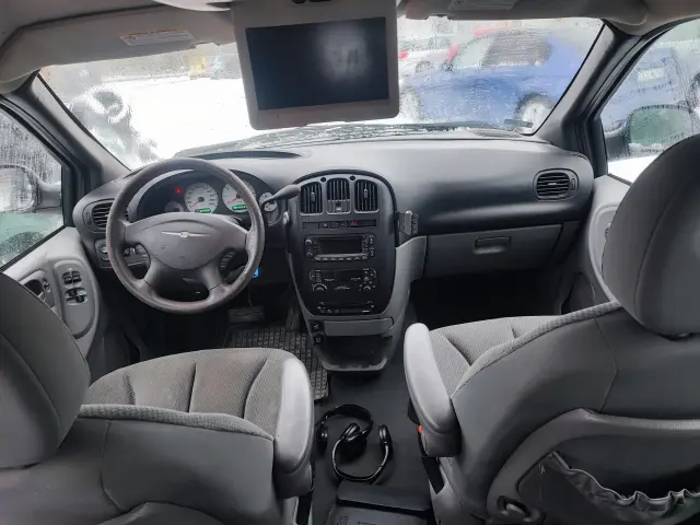 CHRYSLER Voyager 