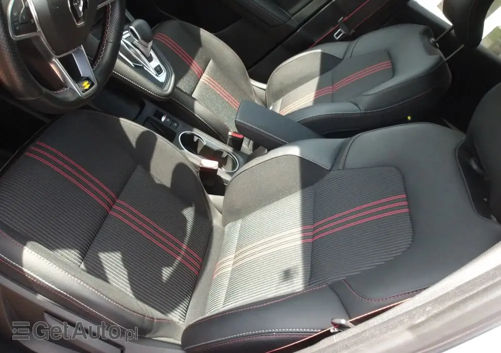 RENAULT Captur 1.3 TCe Intens EDC