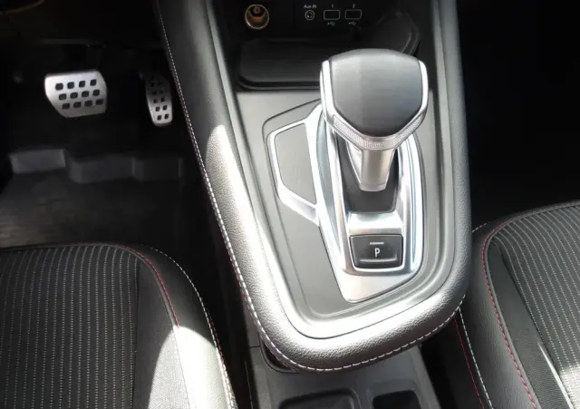 RENAULT Captur 1.3 TCe Intens EDC