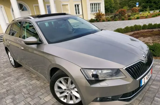 SKODA Superb 