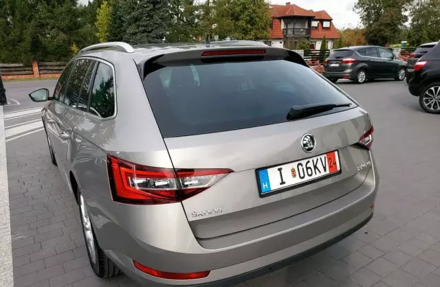 SKODA Superb 