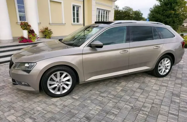 SKODA Superb 
