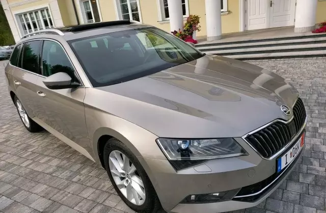 SKODA Superb 