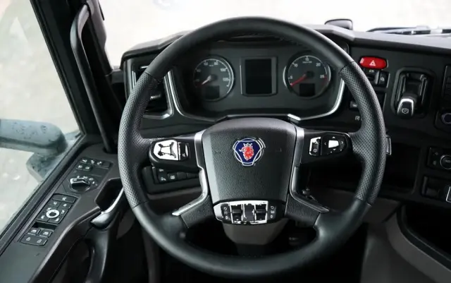 SCANIA R 450 / RETARDER / NISKA KABINA / 