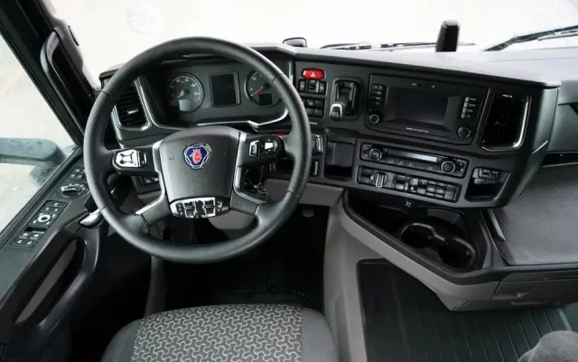 SCANIA R 450 / RETARDER / NISKA KABINA / 