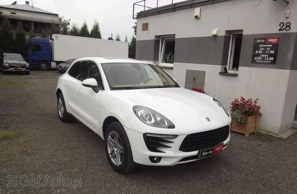 PORSCHE Macan 