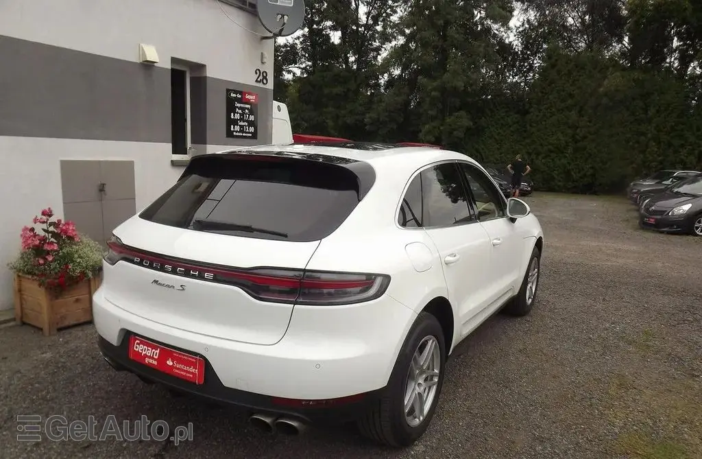 PORSCHE Macan 