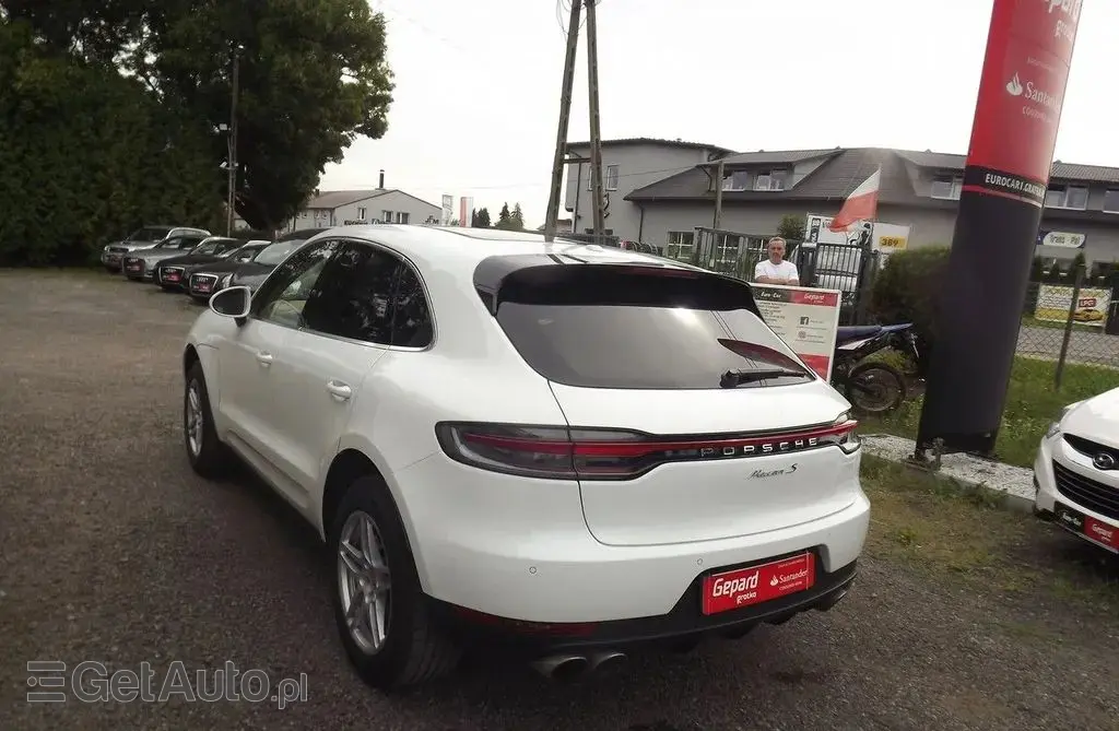 PORSCHE Macan 
