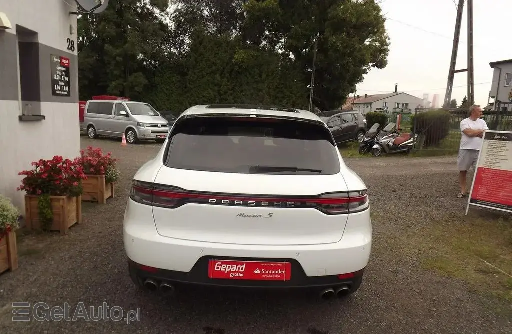 PORSCHE Macan 