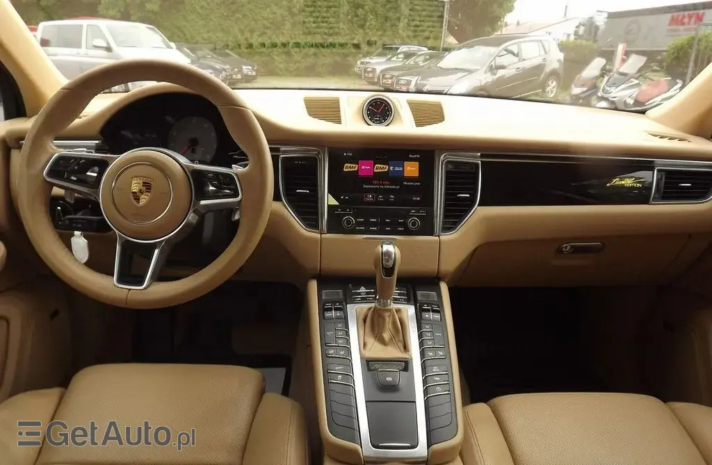PORSCHE Macan 