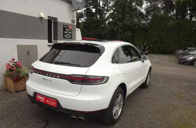 PORSCHE Macan 