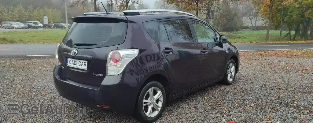 TOYOTA Verso 