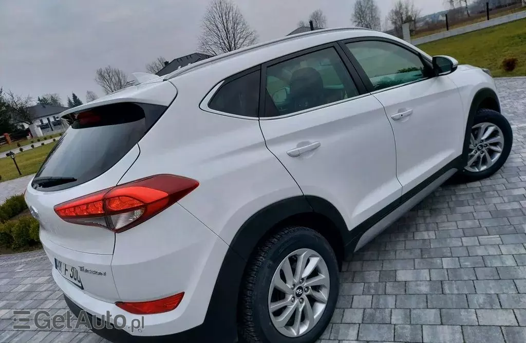 HYUNDAI Tucson 