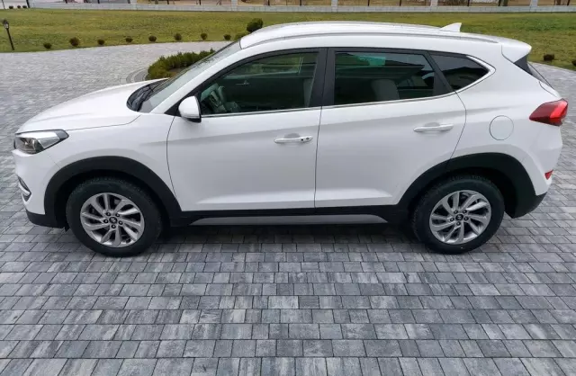 HYUNDAI Tucson 