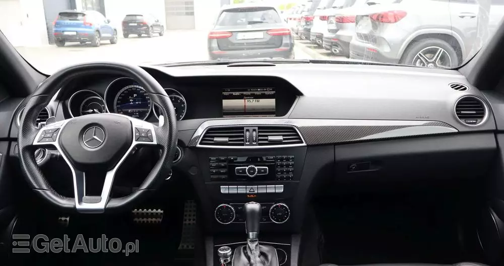 MERCEDES-BENZ Klasa C 63 AMG