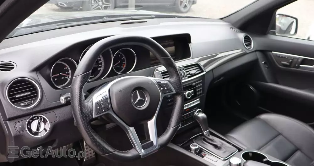 MERCEDES-BENZ Klasa C 63 AMG