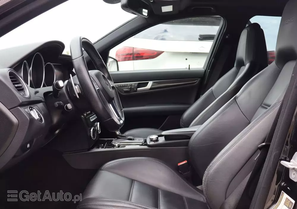 MERCEDES-BENZ Klasa C 63 AMG