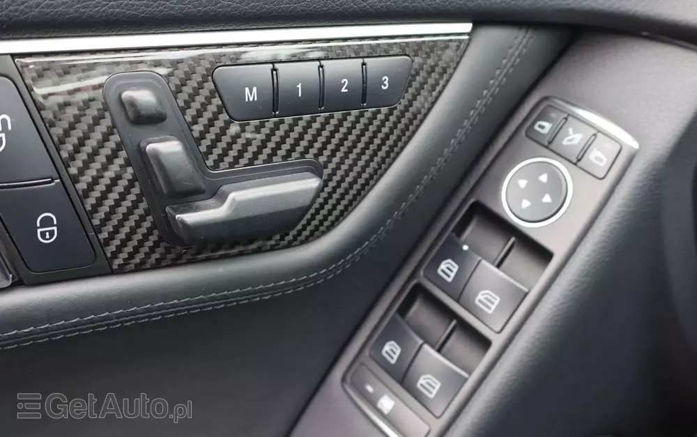 MERCEDES-BENZ Klasa C 63 AMG