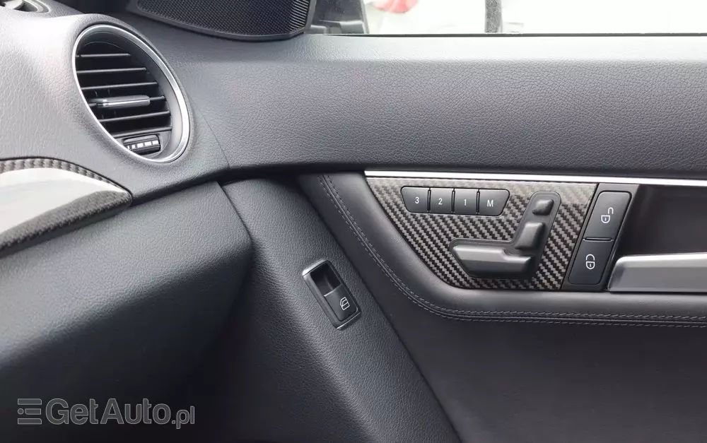 MERCEDES-BENZ Klasa C 63 AMG