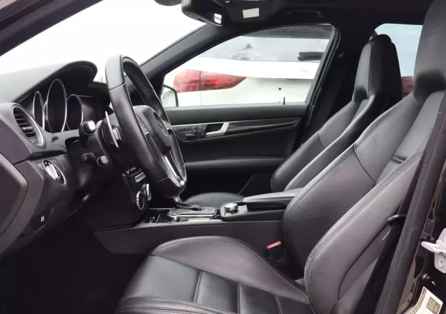 MERCEDES-BENZ Klasa C 63 AMG