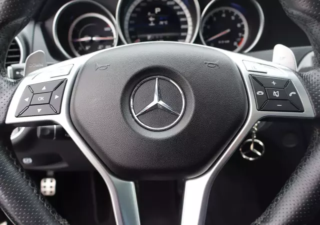 MERCEDES-BENZ Klasa C 63 AMG