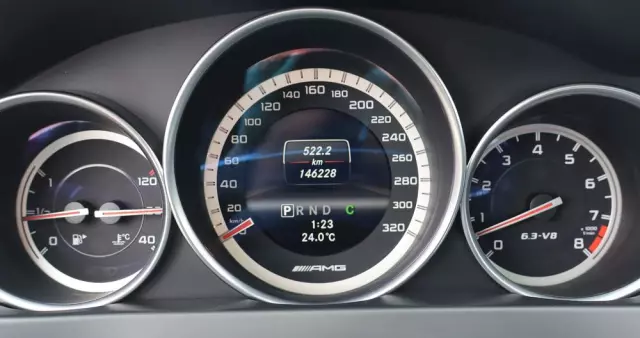 MERCEDES-BENZ Klasa C 63 AMG