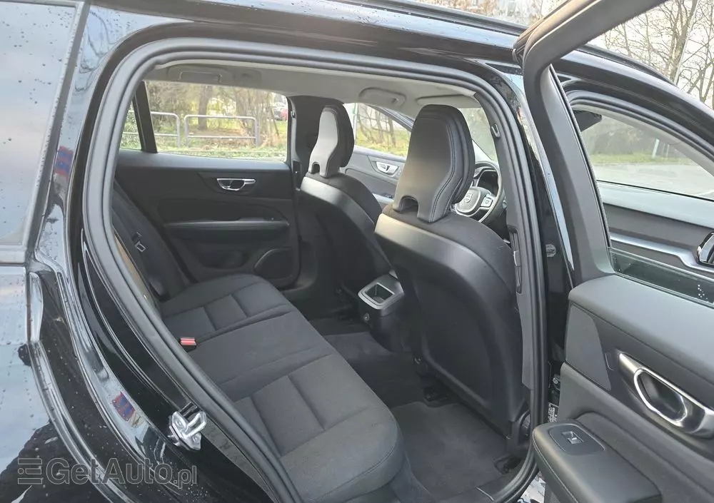 VOLVO V60 T4 Momentum